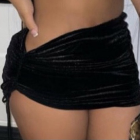 Sexy Velvet 2pc New York Crop Halter Open Back Top & Ruched Drawstring Skirt Set - Picture 6 of 9